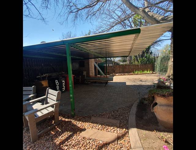 4 BEDROOM FREEHOLD FOR SALE IN PARKHILL GARDENS
